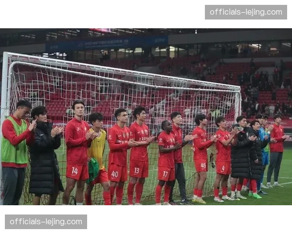 上海海港20分钟连伤四将，伤病潮加剧防守体系动荡